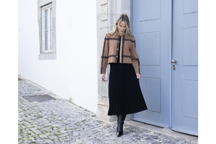 Marble Knitted Pleated Midi Skirt – Black