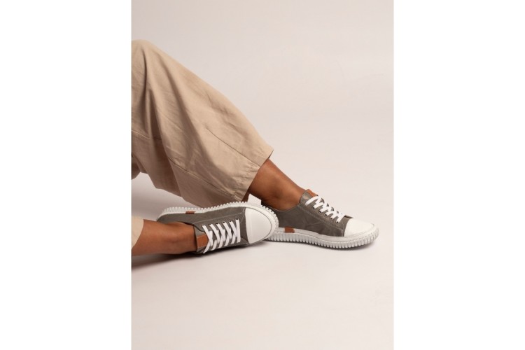 Truffle Leather Trainer | Grey